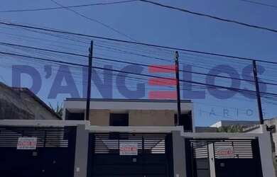 Imagem: A casa possui 2 Dormitórios, 3 Banheiros, 2 Vagas na garagem