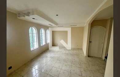 Imagem: A casa possui 4 Dormitórios, 4 Banheiros, 3 Vagas na garagem