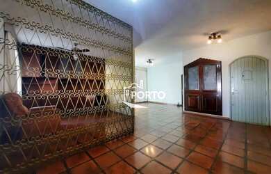 Imagem: O depósito possui 5 Vagas na garagem, 300m² de Área e está