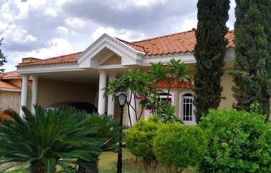 Imagem: A casa em condomínio possui 5 Dormitórios, 5 Banheiros, 2