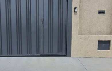 Imagem: A casa possui 3 Dormitórios, 2 Banheiros, 115m² de Área e