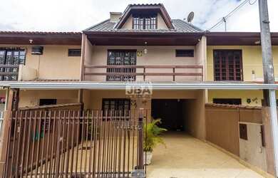 Imagem: A casa possui 3 Dormitórios, 3 Banheiros, 2 Vagas na garagem