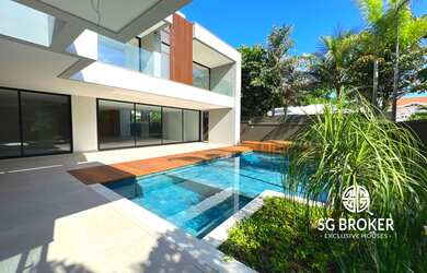 Imagem: A casa em condomínio possui 5 Dormitórios, 5 Banheiros, 4