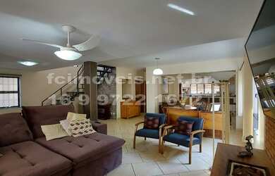 Imagem: A casa possui 3 Dormitórios, 4 Banheiros, 3 Vagas na garagem