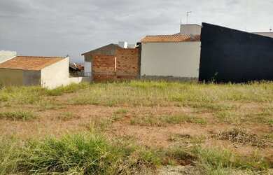 Imagem: O terreno possui 204m² de Área e está localizado em Piracicamirim