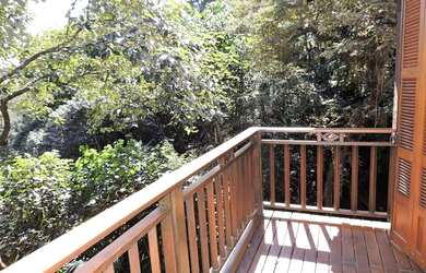 Imagem: A casa em condomínio possui 3 Dormitórios, 5 Banheiros, 466m²