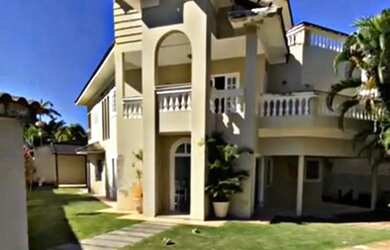 Imagem: A casa em condomínio possui 5 Dormitórios, 5 Banheiros, 2