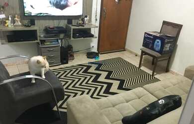 Imagem: O apartamento possui 2 Dormitórios, 1 Banheiro, 1 Vaga na garagem