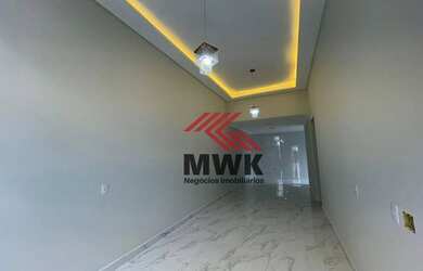 Imagem: A casa possui 3 Dormitórios, 2 Banheiros, 2 Vagas na garagem