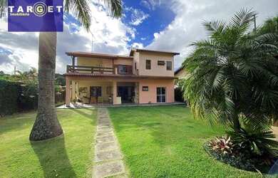 Imagem: A casa em condomínio possui 4 Dormitórios, 4 Banheiros e 362m²