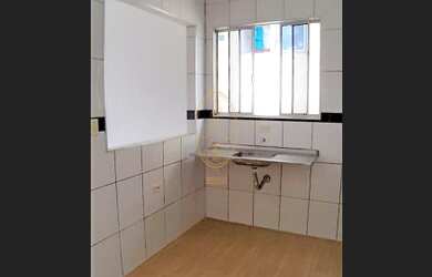 Imagem: A casa possui 2 Dormitórios, 1 Banheiro, 1 Vaga na garagem