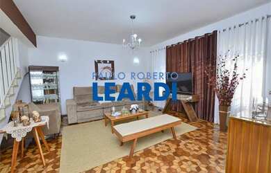 Imagem: A casa possui 3 Dormitórios, 4 Banheiros, 2 Vagas na garagem