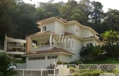 Imagem: A casa possui 4 Dormitórios, 5 Banheiros, 5 Vagas na garagem