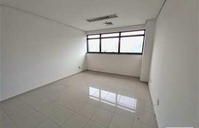 Imagem: O depósito possui 1 Vaga na garagem, 35m² de Área e está