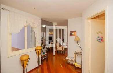 Imagem: A casa possui 5 Dormitórios, 5 Banheiros, 4 Vagas na garagem