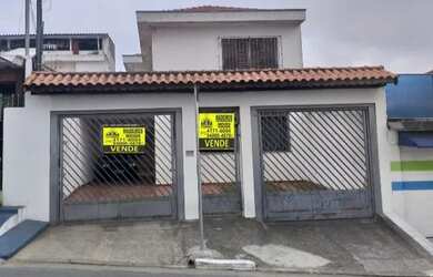 Imagem: A casa possui 3 Dormitórios, 3 Banheiros, 4 Vagas na garagem