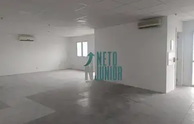 Imagem: O depósito possui 5 Vagas na garagem, 285m² de Área e está