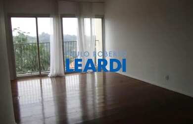 Imagem: O apartamento possui 4 Dormitórios, 5 Banheiros, 3 Vagas na