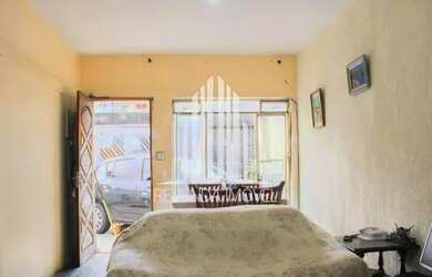 Imagem: A casa possui 5 Dormitórios, 4 Banheiros, 4 Vagas na garagem