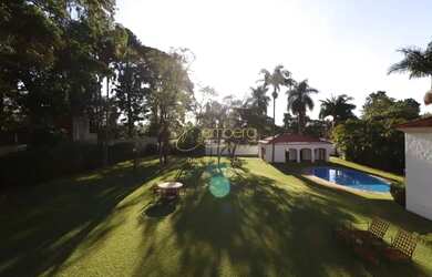 Imagem: A casa possui 4 Dormitórios, 4 Banheiros, 5 Vagas na garagem