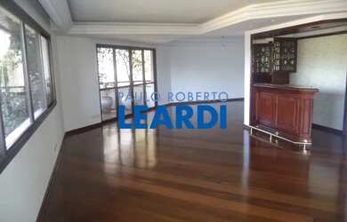 Imagem: O apartamento possui 4 Dormitórios, 5 Banheiros, 4 Vagas na