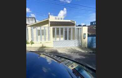 Imagem: A casa em condomínio possui 3 Dormitórios, 2 Banheiros, 2