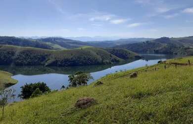 Imagem: O terreno possui 600m² de Área e está localizado em Centro