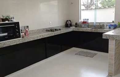 Imagem: A casa possui 2 Dormitórios, 1 Banheiro, 70m² de Área e