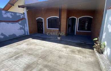 Imagem: A casa possui 2 Dormitórios, 1 Banheiro, 2 Vagas na garagem