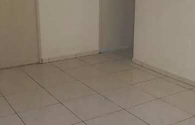 Imagem: O apartamento possui 3 Dormitórios, 1 Banheiro, 1 Vaga na garagem