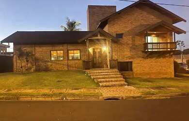 Imagem: A casa em condomínio possui 5 Dormitórios, 5 Banheiros, 5