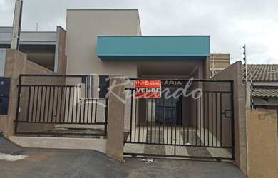 Imagem: A casa possui 2 Dormitórios, 1 Banheiro, 1 Vaga na garagem