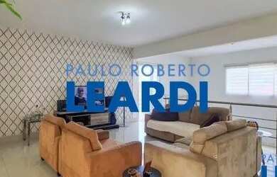 Imagem: A casa em condomínio possui 3 Dormitórios, 3 Banheiros, 4