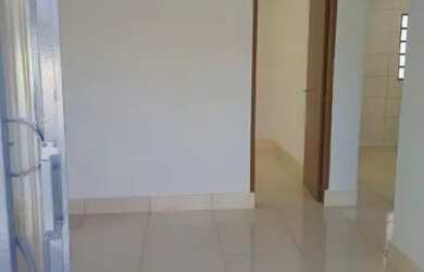 Imagem: A casa possui 3 Dormitórios, 1 Banheiro, 2 Vagas na garagem