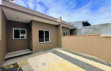 Imagem: A casa possui 2 Dormitórios, 1 Banheiro, 2 Vagas na garagem