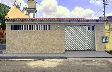 Imagem: A casa possui 2 Dormitórios, 3 Banheiros e 3 Vagas na garagem