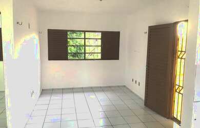 Imagem: O apartamento possui 2 Dormitórios, 1 Banheiro e 1 Vaga na