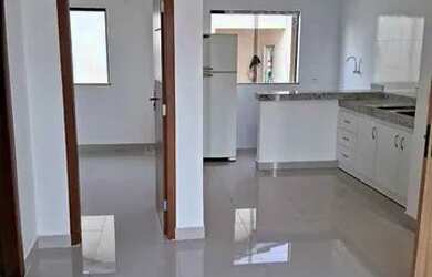 Imagem: A casa possui 3 Dormitórios, 1 Banheiro, 1 Vaga na garagem