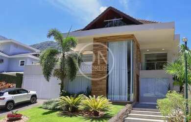 Imagem: A casa possui 5 Dormitórios, 5 Banheiros, 3 Vagas na garagem