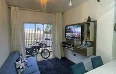 Imagem: A casa possui 3 Dormitórios, 2 Banheiros, 1 Vaga na garagem