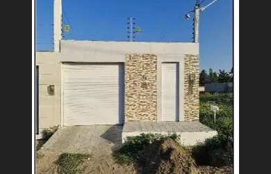 Imagem: A casa possui 3 Dormitórios, 1 Banheiro, 1 Vaga na garagem