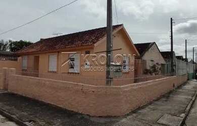 Imagem: A casa possui 3 Dormitórios, 2 Banheiros, 1 Vaga na garagem