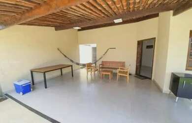 Imagem: A casa possui 3 Dormitórios, 2 Banheiros, 2 Vagas na garagem