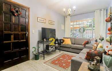 Imagem: A casa possui 3 Dormitórios, 2 Banheiros, 2 Vagas na garagem