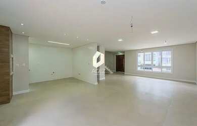 Imagem: A casa em condomínio possui 4 Dormitórios, 5 Banheiros, 2