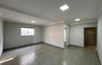 Imagem: A casa possui 3 Dormitórios, 3 Banheiros, 3 Vagas na garagem