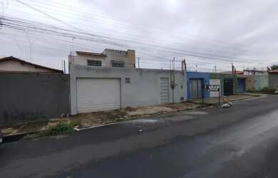 Imagem: A casa possui 2 Dormitórios, 1 Banheiro e 180m² de Área e