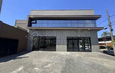 Imagem: O depósito possui 5 Vagas na garagem, 120m² de Área e está