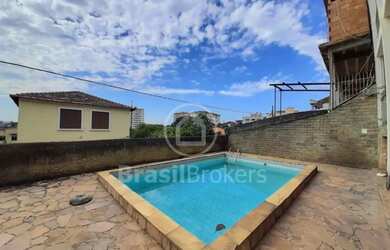 Imagem: O depósito possui 4 Vagas na garagem, 384m² de Área, Imóvel