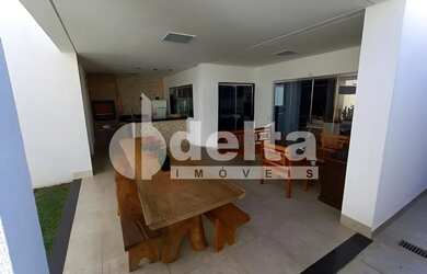 Imagem 8: Casa residencial com 3 suítes disponível para locação no bairro Alto...